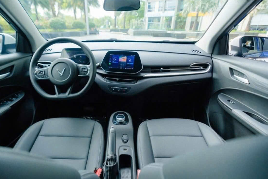 nội thất bên trong vinfast vf5 plus & chi phí lăn bánh
